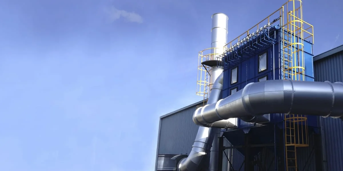 Instalación de paneles de venteo ATEX contra explosiones de polvo combustible en Ronal