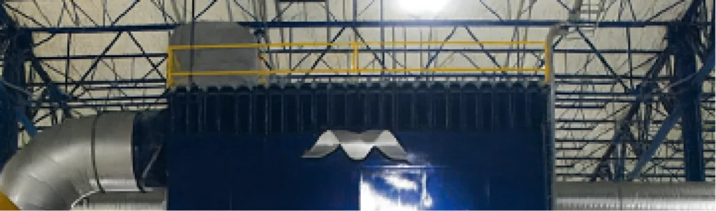 Colector de polvo industrial MCAT instalado en planta con sistema de ductería