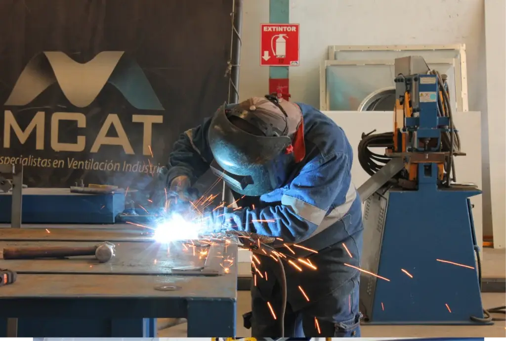 Soldadura industrial en MCAT para fabricación de colectores de polvo y scrubbers
